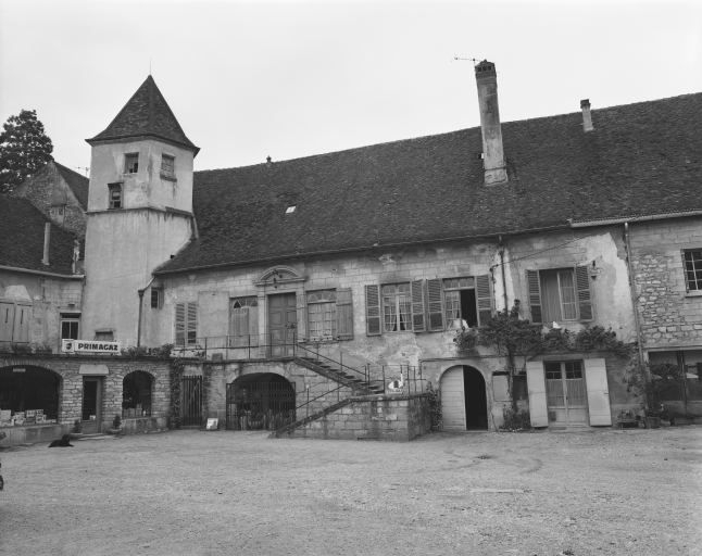 Façade principale. © Dominique Dominguez / Région Bourgogne-Franche-Comté, Inventaire du patrimoine - 1980