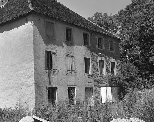 L'habitation : façade sur cour. © Yves Sancey / Région Bourgogne-Franche-Comté, Inventaire du patrimoine - 1980