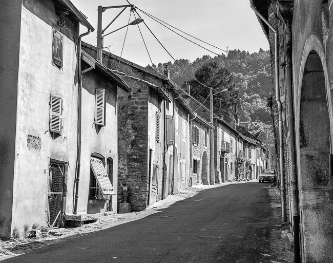 Maisons de la rue Haute : façades sur rue. © Dominique Dominguez / Région Bourgogne-Franche-Comté, Inventaire du patrimoine - 1980