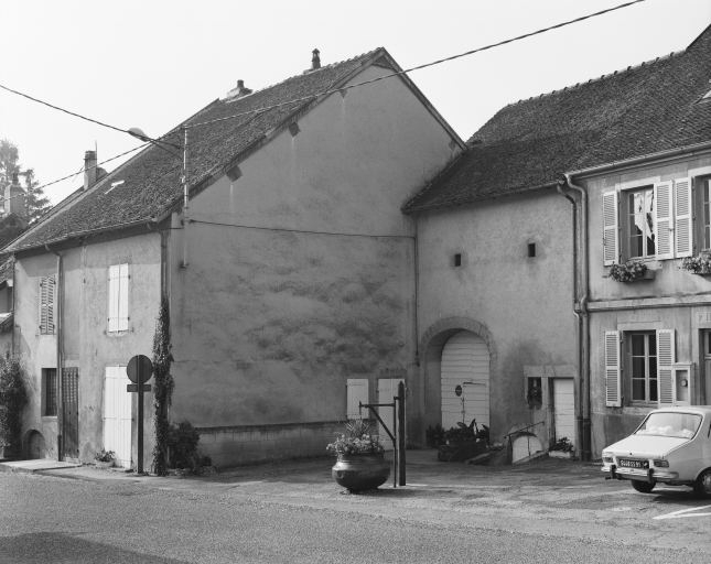 Façade antérieure. © Dominique Dominguez / Région Bourgogne-Franche-Comté, Inventaire du patrimoine - 1980