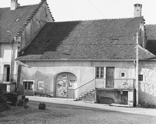 Façade antérieure. © Dominique Dominguez / Région Bourgogne-Franche-Comté, Inventaire du patrimoine - 1980
