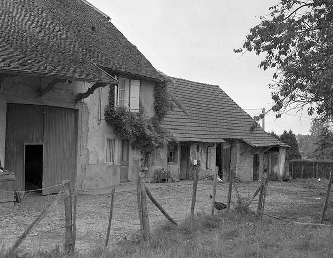 Facee antérieure : partie droite. © Dominique Dominguez / Région Bourgogne-Franche-Comté, Inventaire du patrimoine - 1980