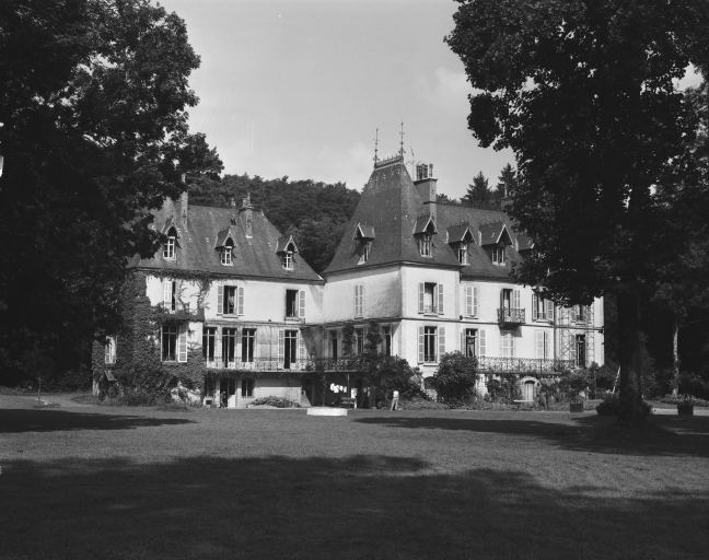 Façades postérieures du château. © Dominique Dominguez / Région Bourgogne-Franche-Comté, Inventaire du patrimoine - 1980