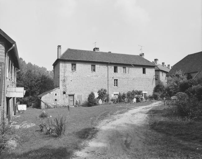Logement d'ouvriers (C) en 1980.Façade postérieure vue depuis l'ouest. © Dominique Dominguez / Région Bourgogne-Franche-Comté, Inventaire du patrimoine - 1980