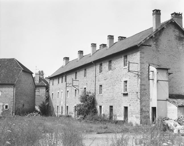Logement ouvrier vu de trois quarts. © Dominique Dominguez / Région Bourgogne-Franche-Comté, Inventaire du patrimoine - 1980