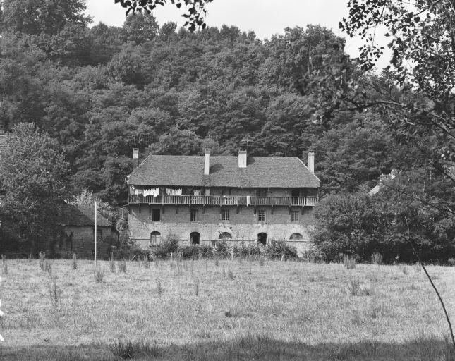 Façade postérieure d'un logement ouvrier. © Dominique Dominguez / Région Bourgogne-Franche-Comté, Inventaire du patrimoine - 1980
