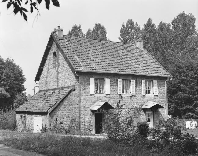 Logement d'ouvriers (B) en 1980. © Dominique Dominguez / Région Bourgogne-Franche-Comté, Inventaire du patrimoine - 1980