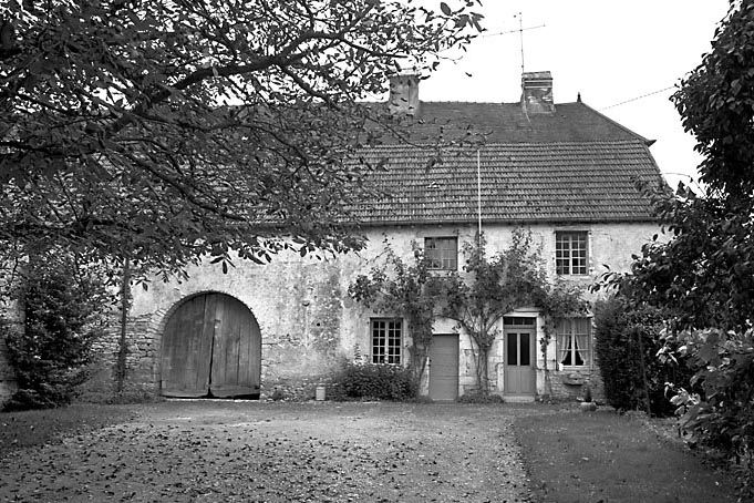 Façade antérieure. © Dominique Dominguez / Région Bourgogne-Franche-Comté, Inventaire du patrimoine - 1980