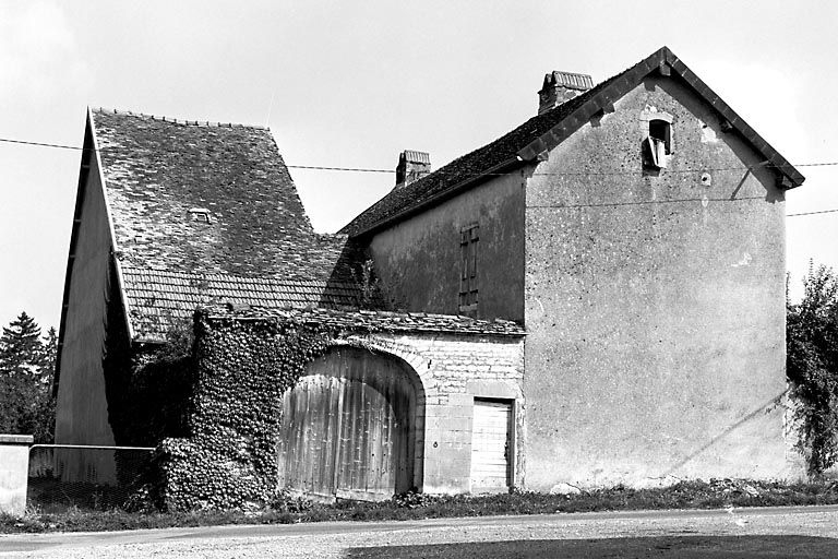 Vue d'ensemble depuis la rue. © Dominique Dominguez / Région Bourgogne-Franche-Comté, Inventaire du patrimoine - 1980