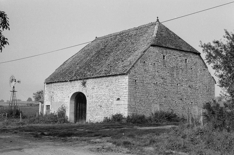 Grange et écurie. © Jean-Marie Baverel / Région Bourgogne-Franche-Comté, Inventaire du patrimoine - 1980