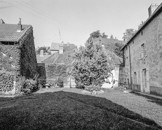 La cour. © Dominique Dominguez / Région Bourgogne-Franche-Comté, Inventaire du patrimoine - 1980