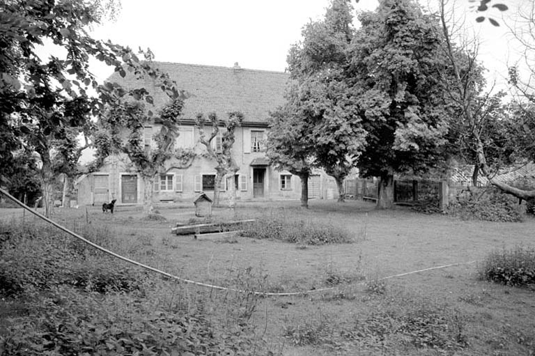 Logement patronal en 1980. SRI. Enquête régionale sur les bâtiments industriels (1979-1981). © Jack Dumont / Région Bourgogne-Franche-Comté, Inventaire du patrimoine - 1980