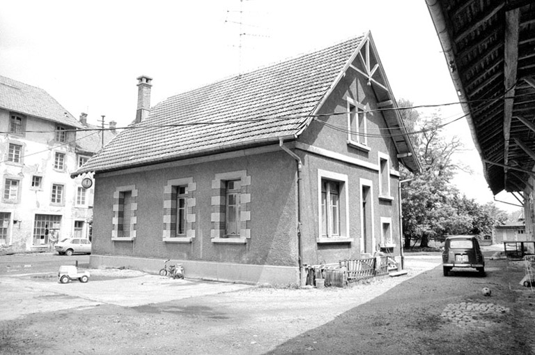 Bureaux en 1980. SRI. Enquête régionale sur les bâtiments industriels (1979-1981). © Jack Dumont / Région Bourgogne-Franche-Comté, Inventaire du patrimoine - 1980