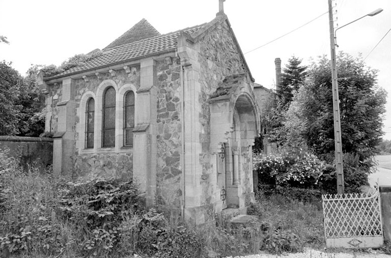 La chapelle vue de trois quarts en 1980. SRI. Enquête régionale sur les bâtiments industriels (1979-1981). © Jack Dumont / Région Bourgogne-Franche-Comté, Inventaire du patrimoine - 1980