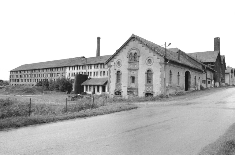 Ancienne et nouvelle tuilerie, et briqueterie (?) en 1980. SRI. Enquête régionale sur les bâtiments industriels (1979-1981). © Bernard Lardière / Région Bourgogne-Franche-Comté, Inventaire du patrimoine - 1980