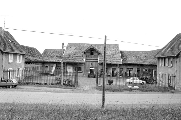 Vue de face en 1980. © Bernard Lardière / Région Bourgogne-Franche-Comté, Inventaire du patrimoine - 1980