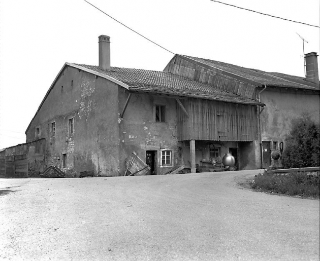 Vue de trois quarts gauche. © Yves Sancey / Région Bourgogne-Franche-Comté, Inventaire du patrimoine - 1981