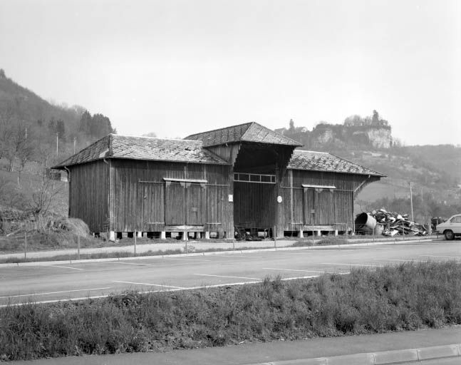 Ornans, façade côté quai de la gare de marchandises. © Yves Sancey / Région Bourgogne-Franche-Comté, Inventaire du patrimoine - 1981