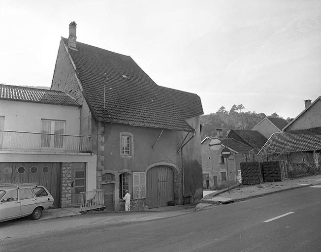 Façade antérieure. © Yves Sancey / Région Bourgogne-Franche-Comté, Inventaire du patrimoine - 1981 Façade antérieure. © Yves Sancey / Région Bourgogne-Franche-Comté, Inventaire du patrimoine - 1981