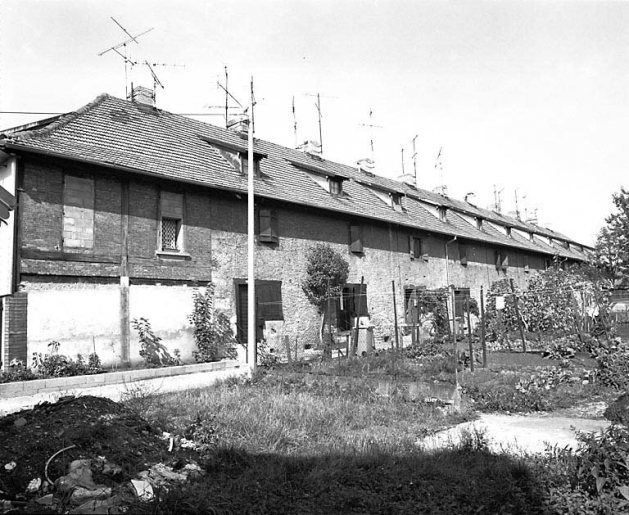 Cité ouvrière dite du Magasin. Façade sud. © Yves Sancey / Région Bourgogne-Franche-Comté, Inventaire du patrimoine - 1981