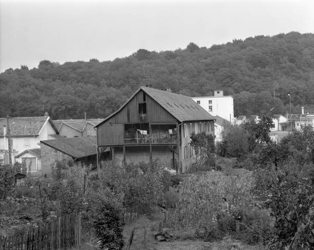 Vue d'ensemble depuis l'ouest en 1981. © Yves Sancey / Région Bourgogne-Franche-Comté, Inventaire du patrimoine - 1981