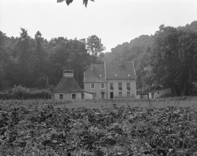 Séchoir-buanderie, logement et bureau en 1981. © Yves Sancey / Région Bourgogne-Franche-Comté, Inventaire du patrimoine - 1981