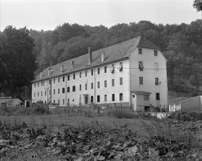 Vue d'ensemble depuis le sud-est en 1981. © Yves Sancey / Région Bourgogne-Franche-Comté, Inventaire du patrimoine - 1981