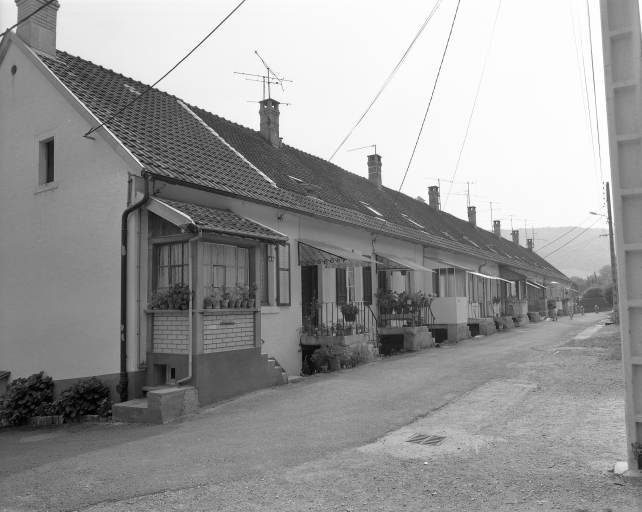 Logement ouvrier. Façade postérieure en 1981. © Yves Sancey / Région Bourgogne-Franche-Comté, Inventaire du patrimoine - 1981
