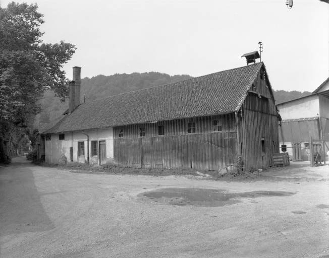 Atelier de menuiserie vu de trois quarts en 1981. © Yves Sancey / Région Bourgogne-Franche-Comté, Inventaire du patrimoine - 1981