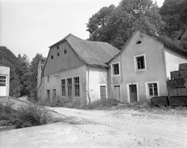 Magasin industriel et conciergerie en 1981. © Yves Sancey / Région Bourgogne-Franche-Comté, Inventaire du patrimoine - 1981