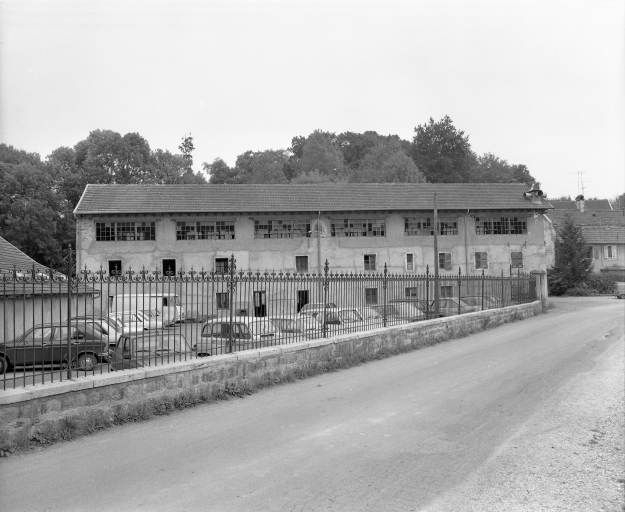 Atelier de montage de pendules (?) en 1981. © Yves Sancey / Région Bourgogne-Franche-Comté, Inventaire du patrimoine - 1981