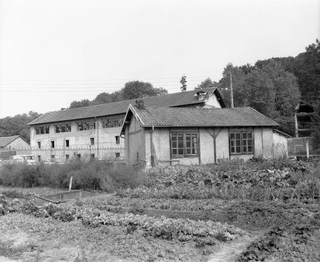 Salle de réunion pour la fanfare de l'usine en 1981. © Yves Sancey / Région Bourgogne-Franche-Comté, Inventaire du patrimoine - 1981