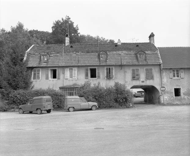 Maison de direction. Vue de face en 1981. © Yves Sancey / Région Bourgogne-Franche-Comté, Inventaire du patrimoine - 1981