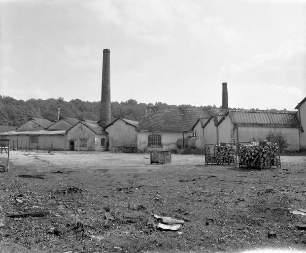 Ateliers de fabrication depuis l'ouest en 1981. © Yves Sancey / Région Bourgogne-Franche-Comté, Inventaire du patrimoine - 1981