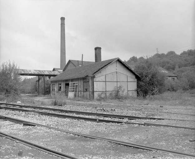 Chaufferie devant l'atelier de galvanisation en 1981. © Yves Sancey / Région Bourgogne-Franche-Comté, Inventaire du patrimoine - 1981