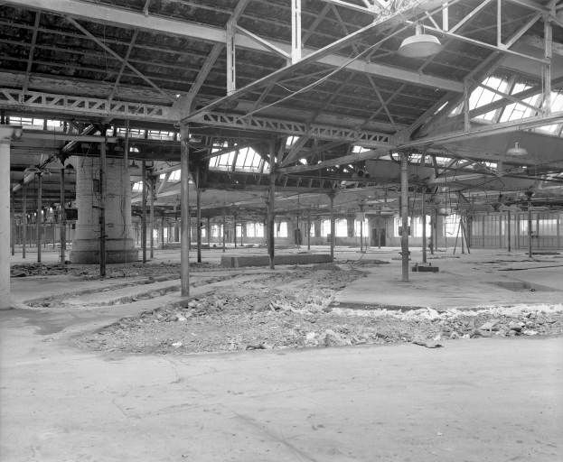 Intérieur de l'atelier d'émaillerie en 1981. Cheminée du four A. © Yves Sancey / Région Bourgogne-Franche-Comté, Inventaire du patrimoine - 1981