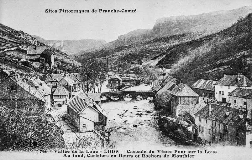 766. Vallée de la Loue - LODS - Cascade du Vieux Pont sur la Loue. Au fond, Cerisiers en fleurs et Rochers de Mouthier © Dominique Dominguez / Région Bourgogne-Franche-Comté, Inventaire du patrimoine - 1981 766. Vallée de la Loue - LODS - Cascade du Vieux Pont sur la Loue. Au fond, Cerisiers en fleurs et Rochers de Mouthier © Dominique Dominguez / Région Bourgogne-Franche-Comté, Inventaire du patrimoine - 1981