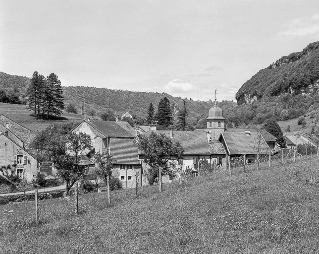 Vue d'une partie du village. © Yves Sancey / Région Bourgogne-Franche-Comté, Inventaire du patrimoine - 1981