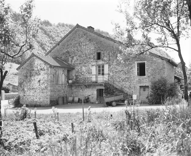 Façade de droite. © Yves Sancey / Région Bourgogne-Franche-Comté, Inventaire du patrimoine - 1981