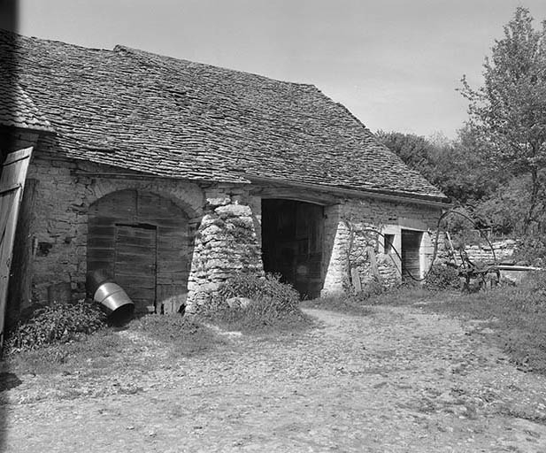 Façade antérieure, partie droite. © Yves Sancey / Région Bourgogne-Franche-Comté, Inventaire du patrimoine - 1981
