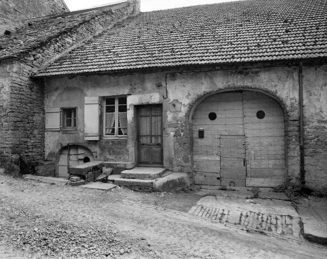 Façade antérieure, vue de face. © Yves Sancey / Région Bourgogne-Franche-Comté, Inventaire du patrimoine - 1981