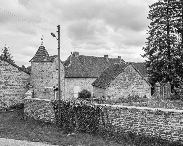 Demeure située chemin du Prélot : vue d'ensemble. © Yves Sancey / Région Bourgogne-Franche-Comté, Inventaire du patrimoine - 1981