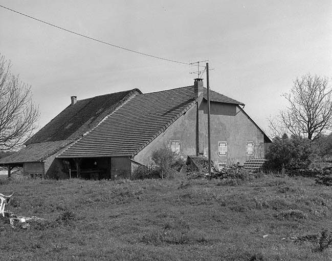 Façade postérieure et façade droite. © Yves Sancey / Région Bourgogne-Franche-Comté, Inventaire du patrimoine - 1981