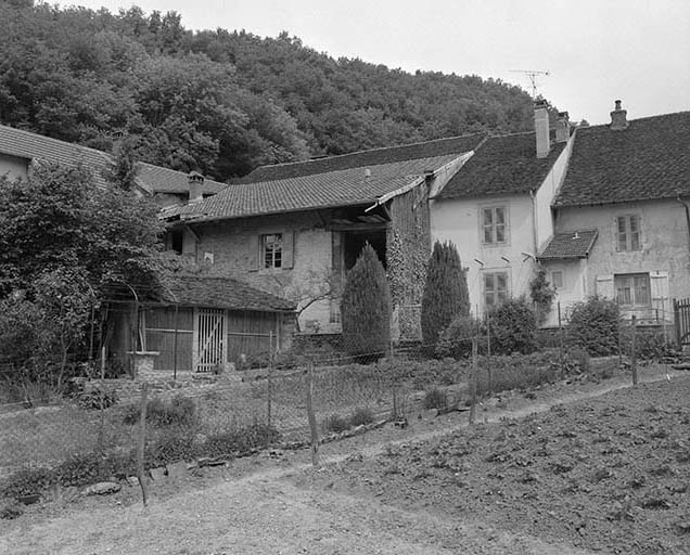 Façade postérieure © Yves Sancey / Région Bourgogne-Franche-Comté, Inventaire du patrimoine - 1981