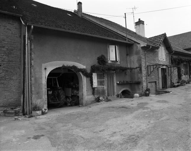 Façade antérieure. © Yves Sancey / Région Bourgogne-Franche-Comté, Inventaire du patrimoine - 1981