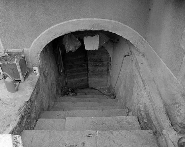 Entrée de la cave. © Yves Sancey / Région Bourgogne-Franche-Comté, Inventaire du patrimoine - 1981
