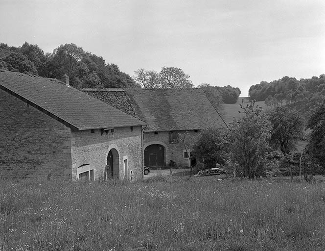 Façade antérieure. © Yves Sancey / Région Bourgogne-Franche-Comté, Inventaire du patrimoine - 1981