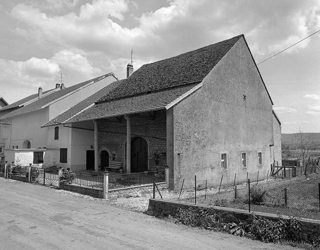 Façade antérieure et façade droite. © Yves Sancey / Région Bourgogne-Franche-Comté, Inventaire du patrimoine - 1981