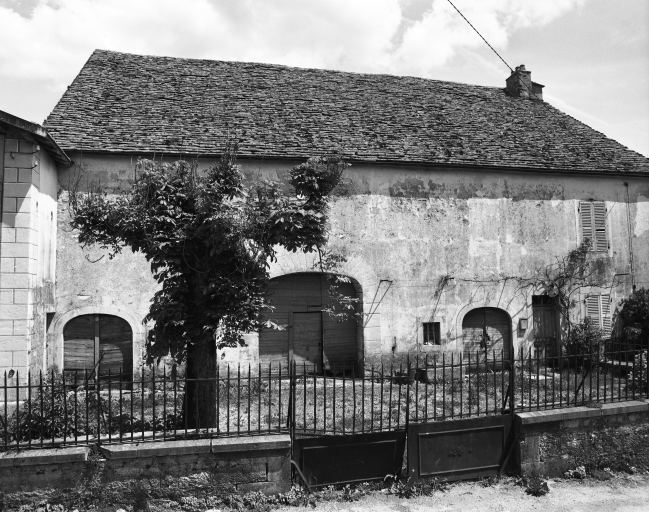 Façade antérieure. © Yves Sancey / Région Bourgogne-Franche-Comté, Inventaire du patrimoine - 1981