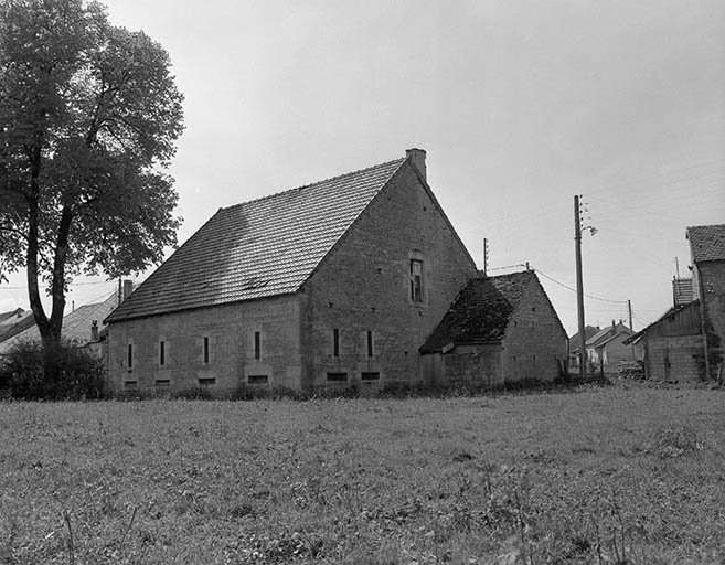 Façade postérieure et façade gauche. © Jérôme Mongreville / Région Bourgogne-Franche-Comté, Inventaire du patrimoine - 1981